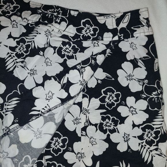 FloralĀ A-lineāSkort - Picture 2 of 4